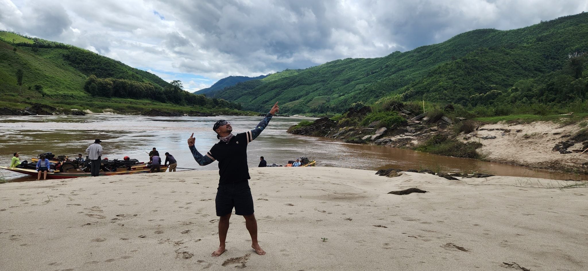 BICYCLE TOUR FROM BANGKOK TO VIETNAM BY RIVER