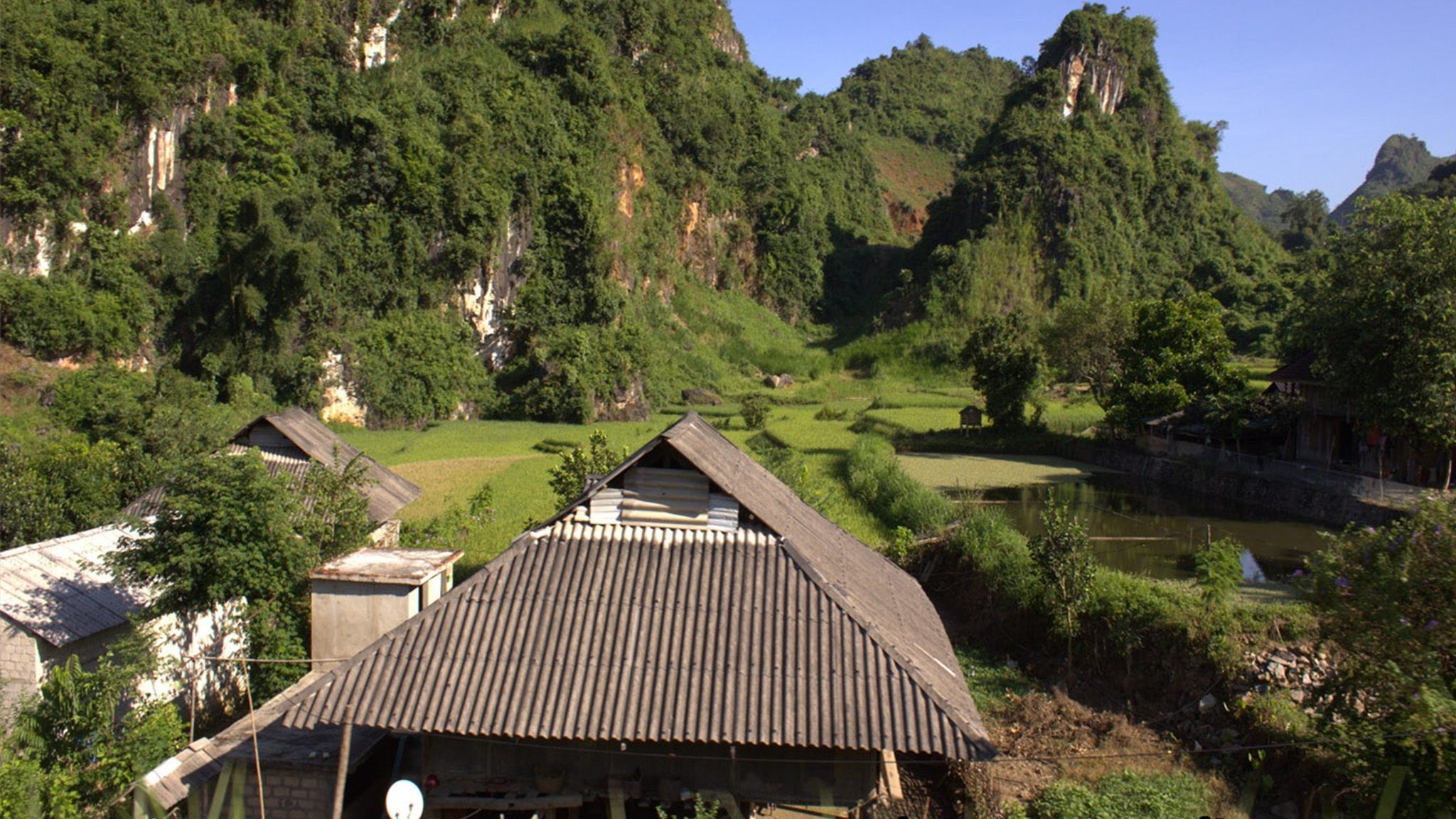 CYCLING SLOWLY FROM BANGKOK TOWARD HANOI TOGETHER