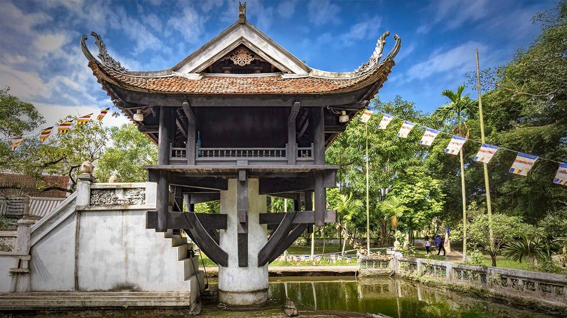 BICYCLE TOUR IN VIETNAM THROUGH MOUNTAIN ROADS