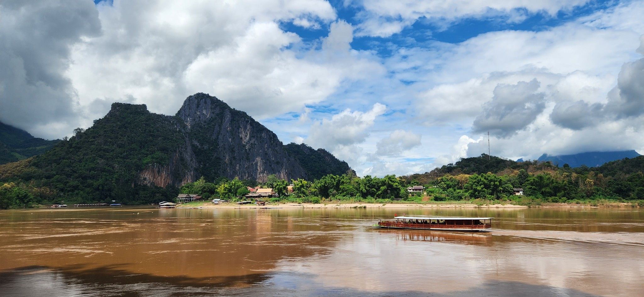 CYCLING SLOWLY THROUGH VIETNAM’S MOUNTAINS TOGETHER