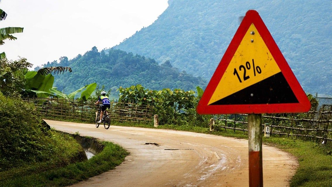 BICYCLE TOUR IN VIETNAM THROUGH MOUNTAIN ROADS