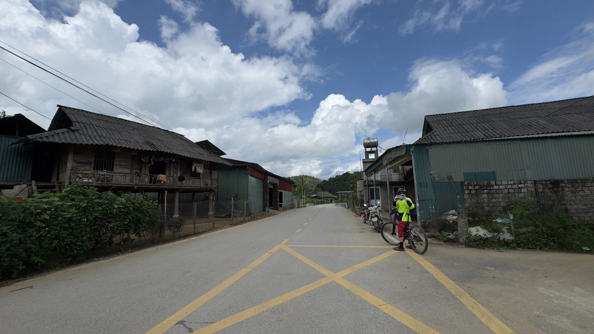 VIETNAM HIGHLANDS CYCLING ADVENTURE TOGETHER