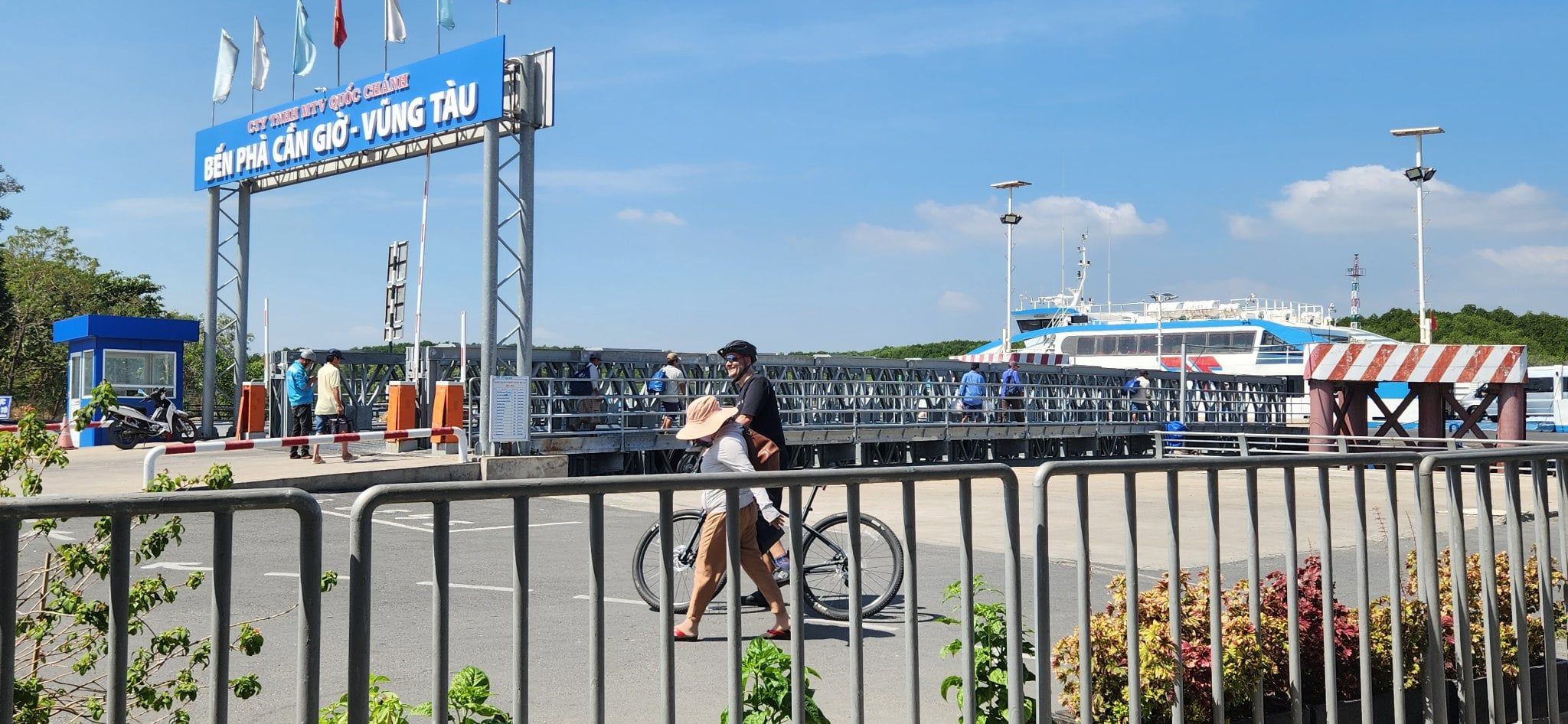 CYCLING FROM COAST TO HIGHLANDS ON VIETNAM’S OPEN ROADS