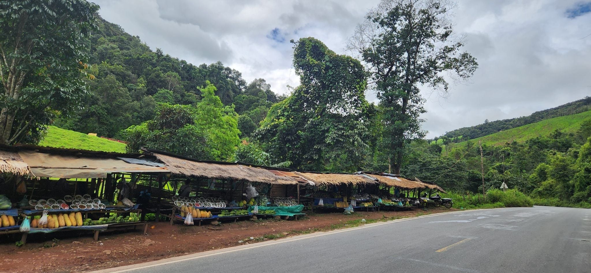 BICYCLE TOUR IN VIETNAM THROUGH VILLAGES AND LIFE