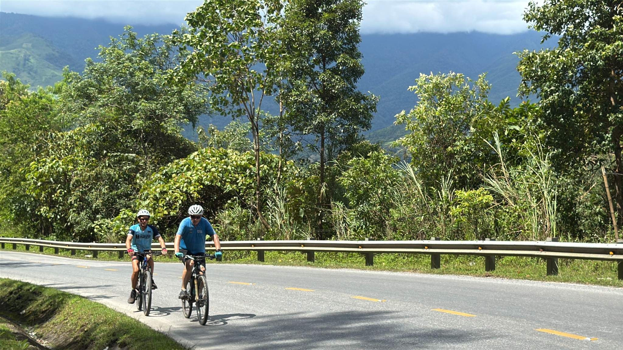 VIETNAM HIGHLANDS CYCLING ADVENTURE TOGETHER
