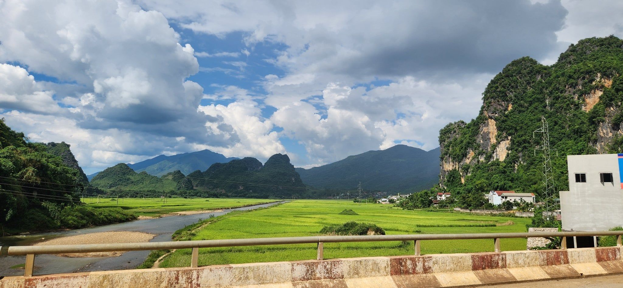 CYCLE FROM BANGKOK TO VIETNAM THROUGH CULTURE AND LANDSCAPES