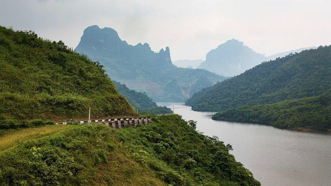BICYCLE TOUR IN VIETNAM THROUGH MOUNTAIN ROADS