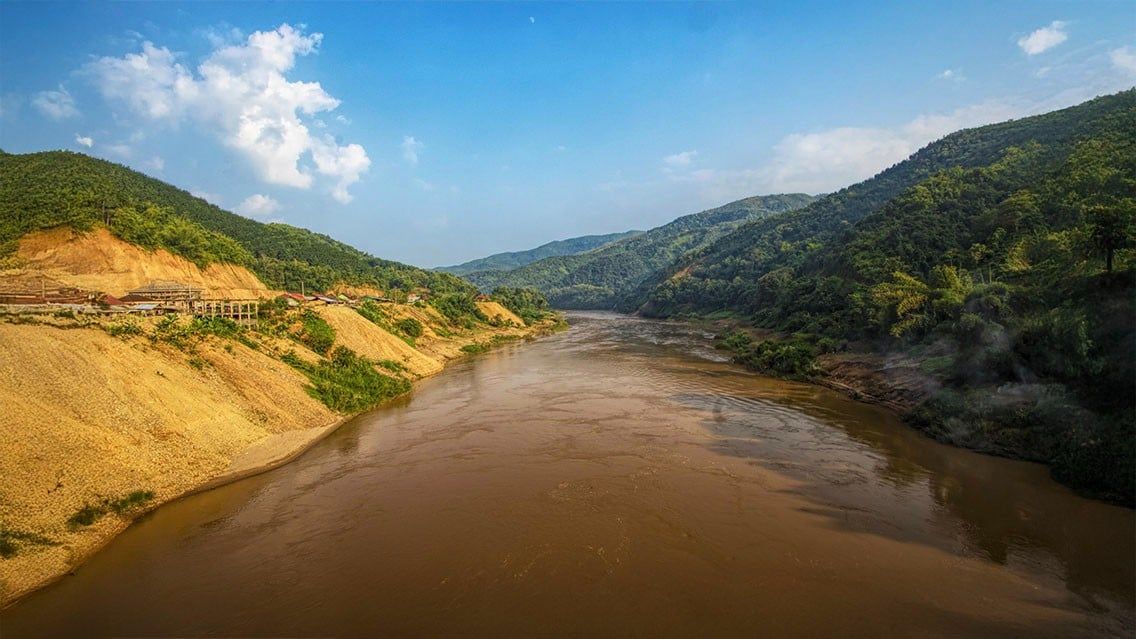 BICYCLE TOUR IN VIETNAM THROUGH MOUNTAIN ROADS