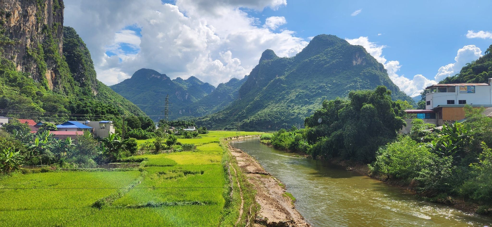 CYCLE FROM BANGKOK TO VIETNAM THROUGH CULTURE AND LANDSCAPES