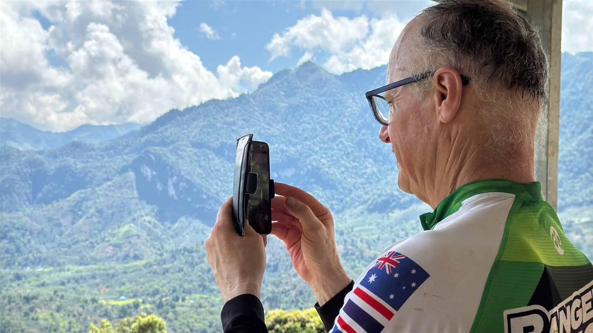 VIETNAM HIGHLANDS CYCLING ADVENTURE TOGETHER