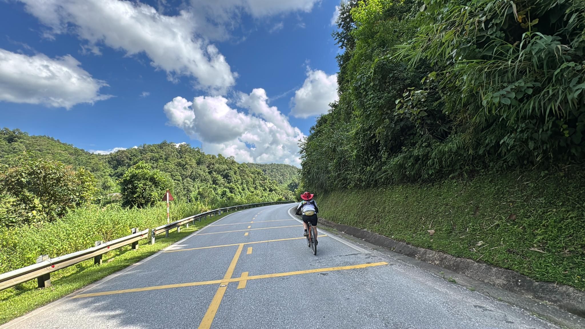 VIETNAM HIGHLANDS CYCLING ADVENTURE TOGETHER