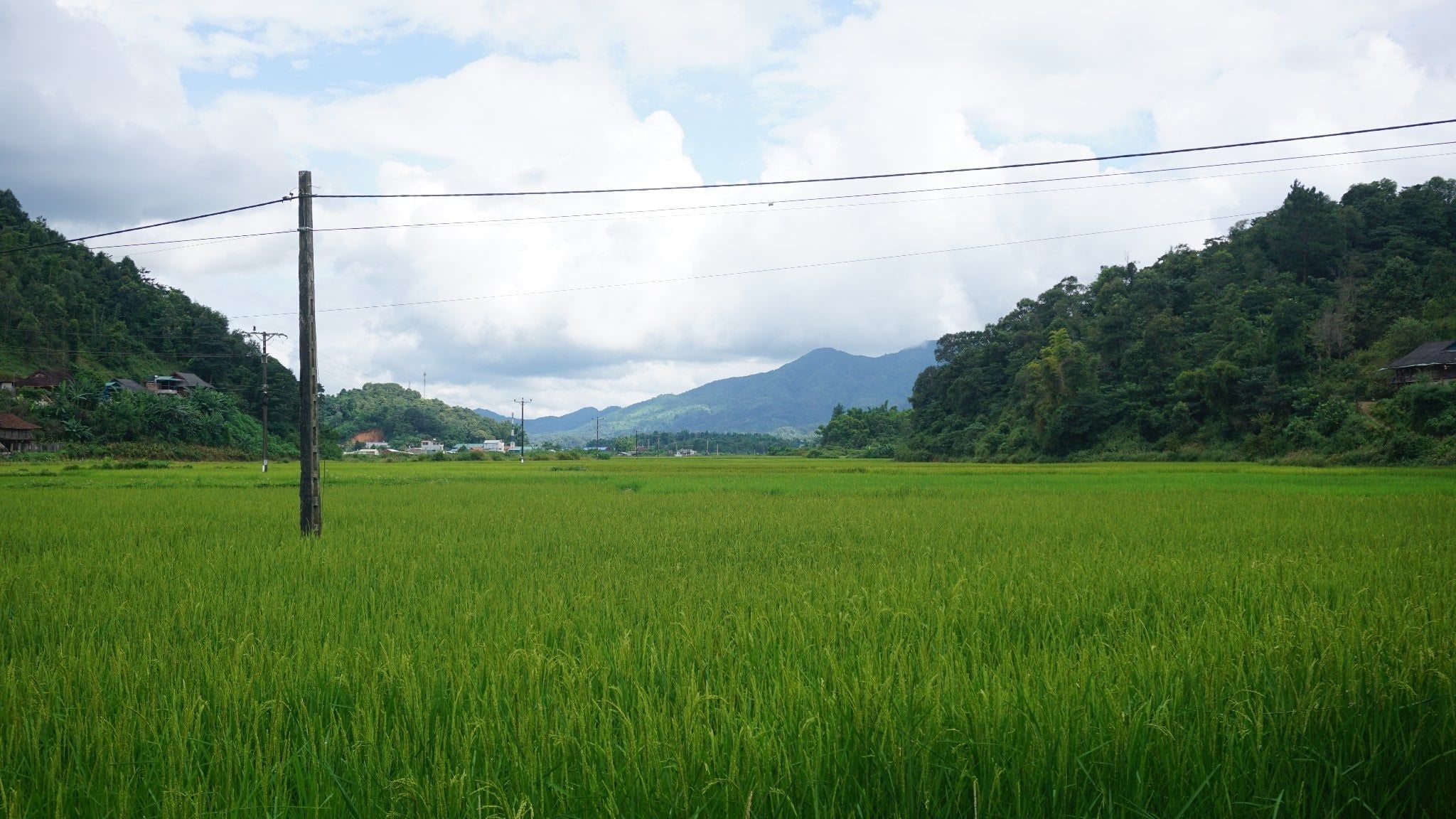 VIETNAM CYCLING ADVENTURE THROUGH MOUNTAIN ROADS
