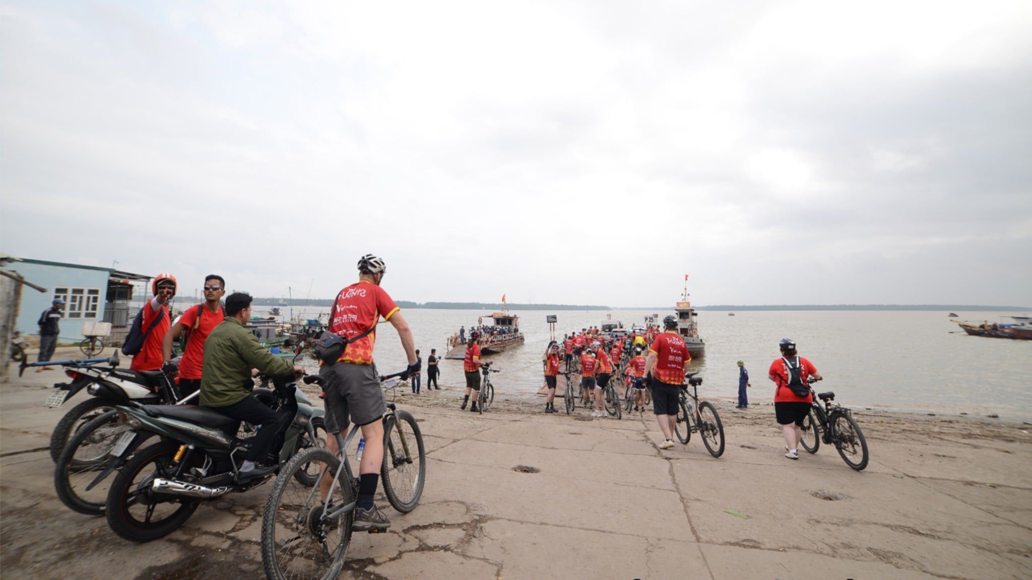 CYCLING SLOWLY FROM BANGKOK TOWARD HANOI TOGETHER