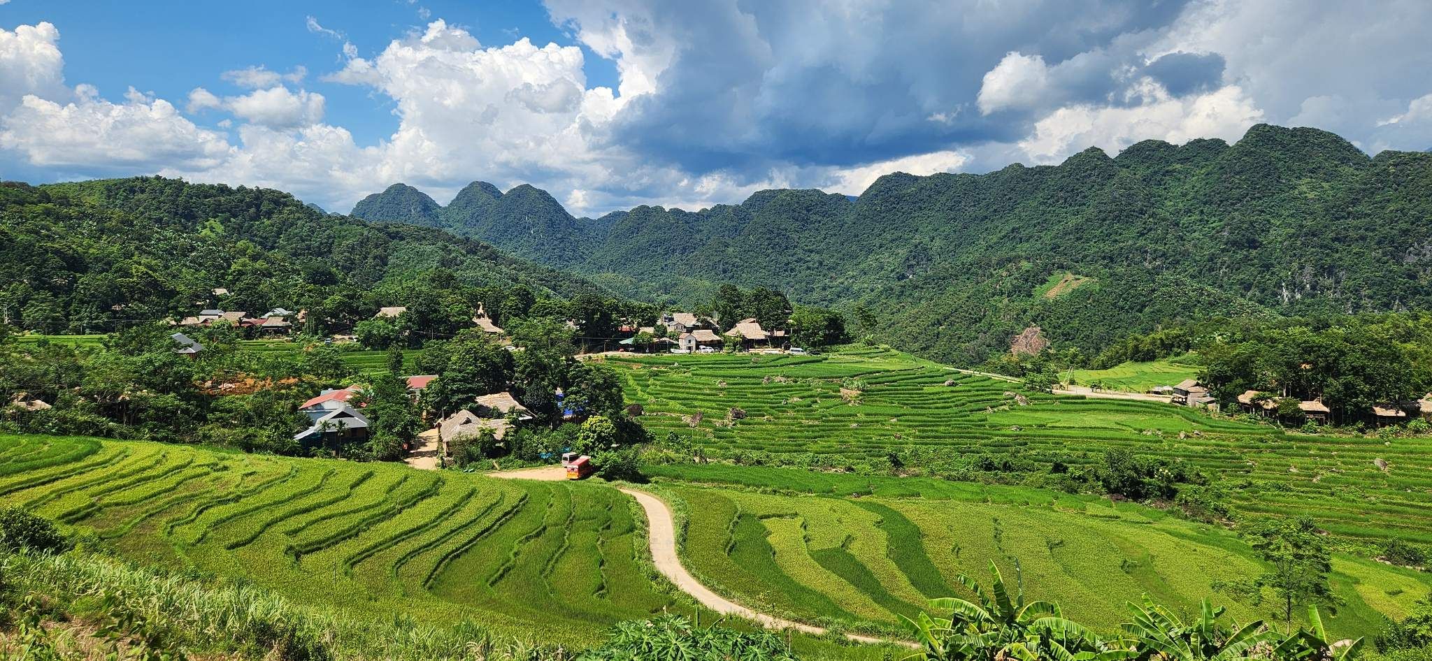 CYCLING THROUGH THE MOUNTAINS OF NORTHERN VIETNAM