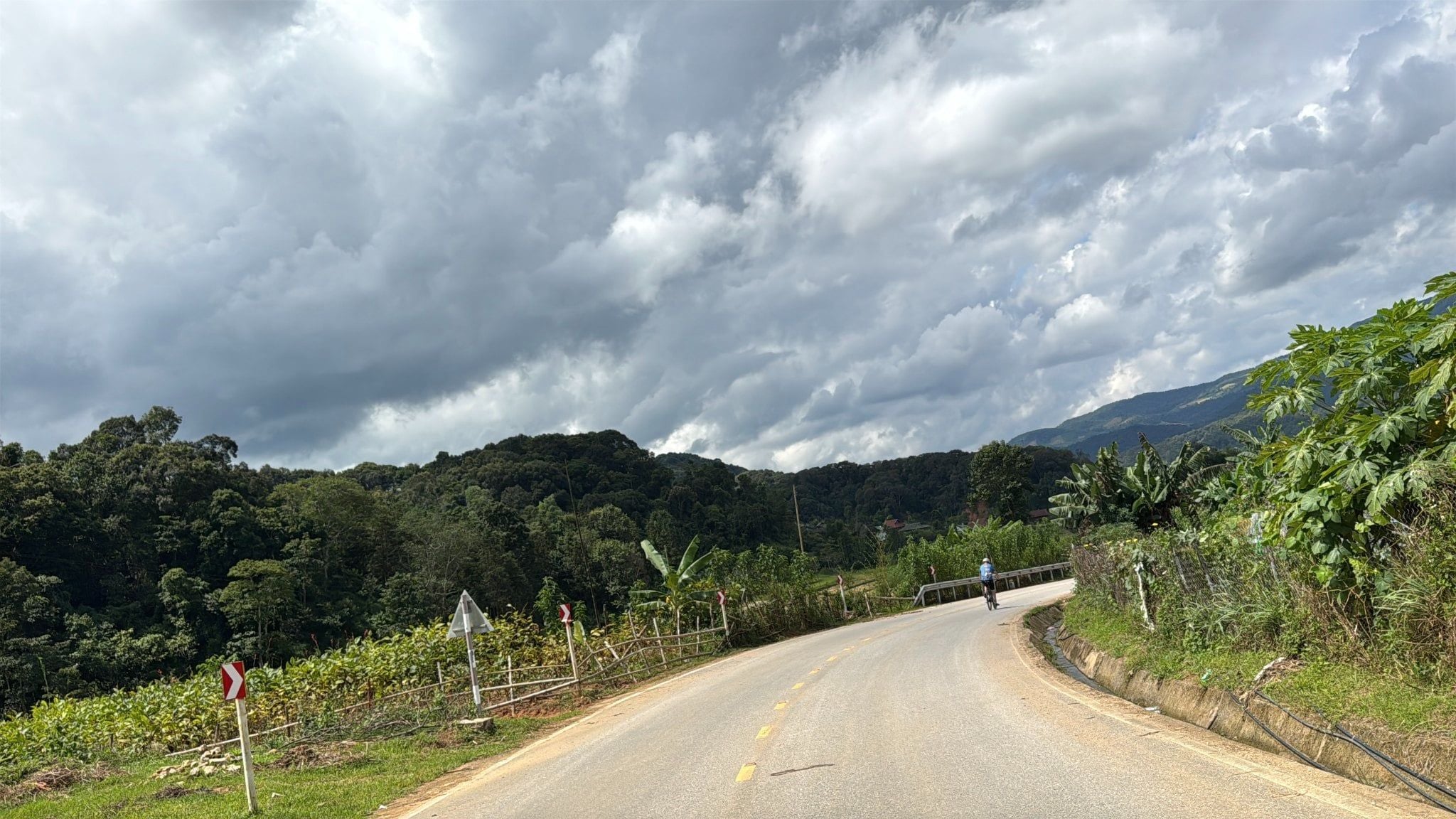 VIETNAM CYCLING ADVENTURE THROUGH MOUNTAIN ROADS