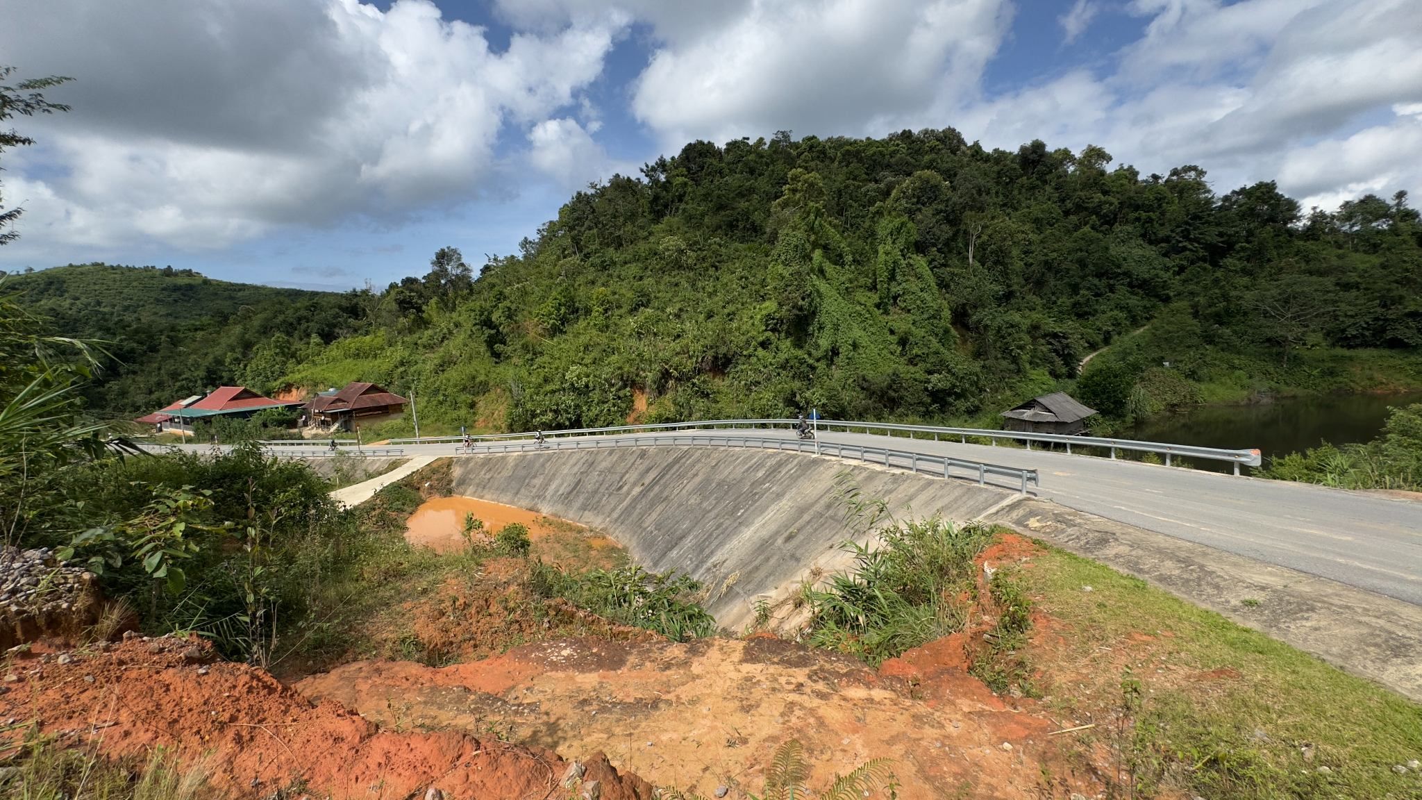 VIETNAM CYCLING JOURNEY THROUGH LIMESTONE VALLEYS