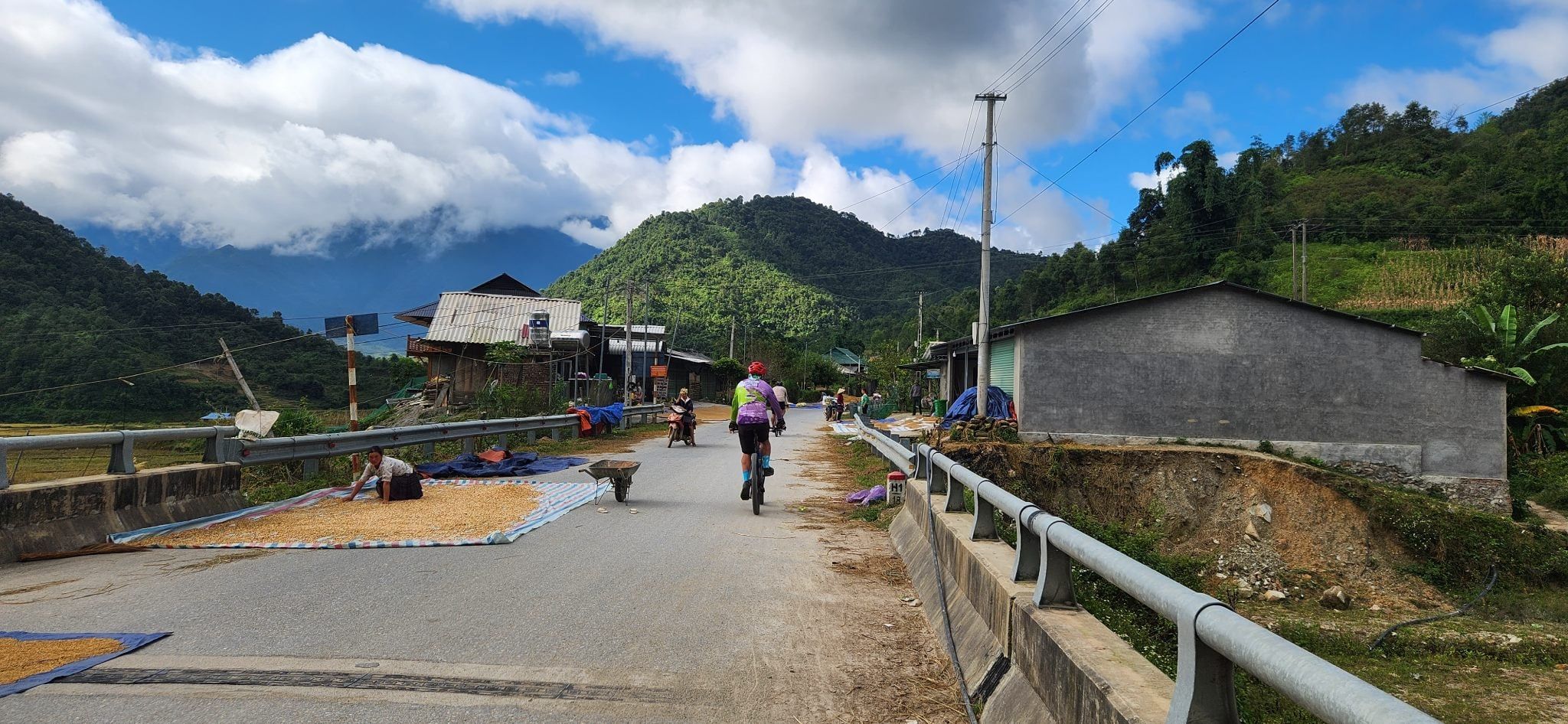 BICYCLE TOUR FROM BANGKOK TO VIETNAM THROUGH MOUNTAINS AND CULTURE