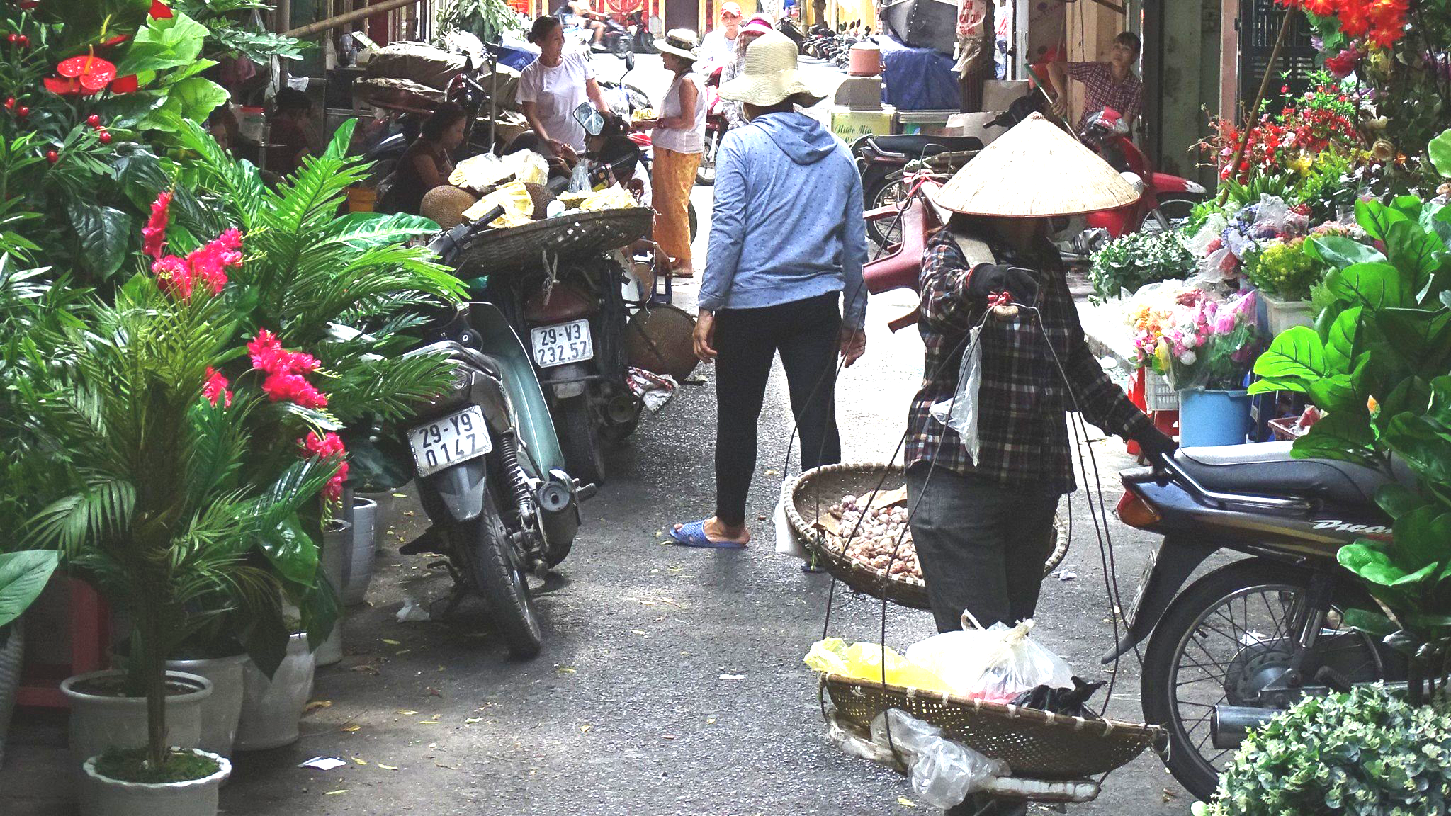 FROM PHO TO PHỞ CUỐN: BREAKFAST TRADITIONS IN HANOI’S OLD QUARTER
