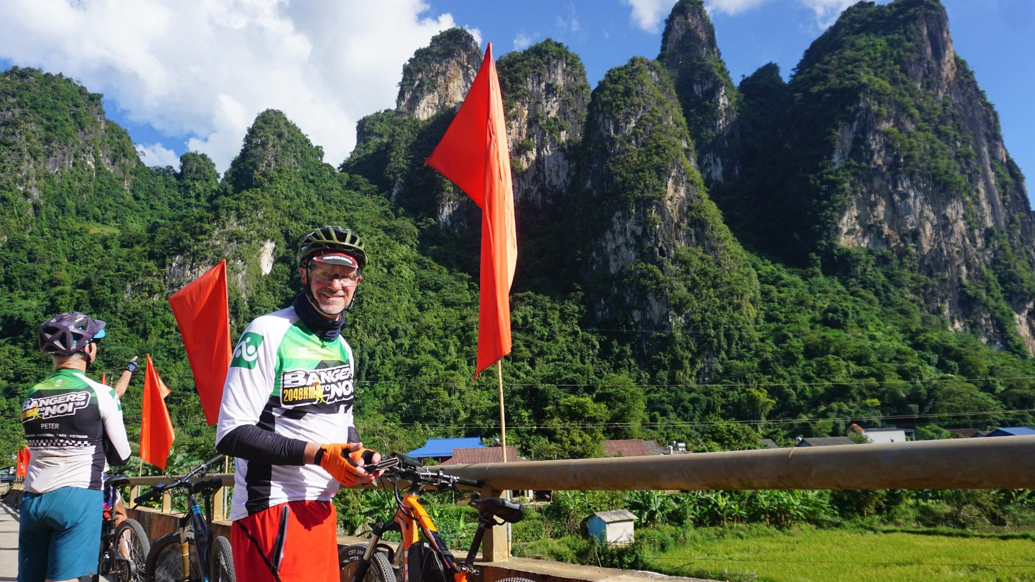 VIETNAM MOUNTAIN CYCLING CLIMB AND CAMARADERIE