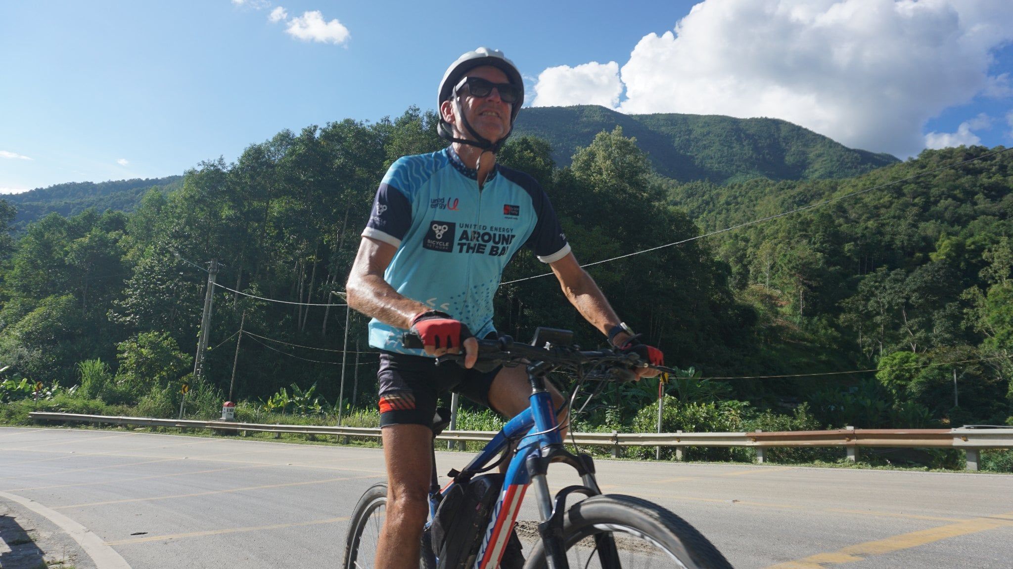 VIETNAM MOUNTAIN CYCLING CLIMB AND CAMARADERIE