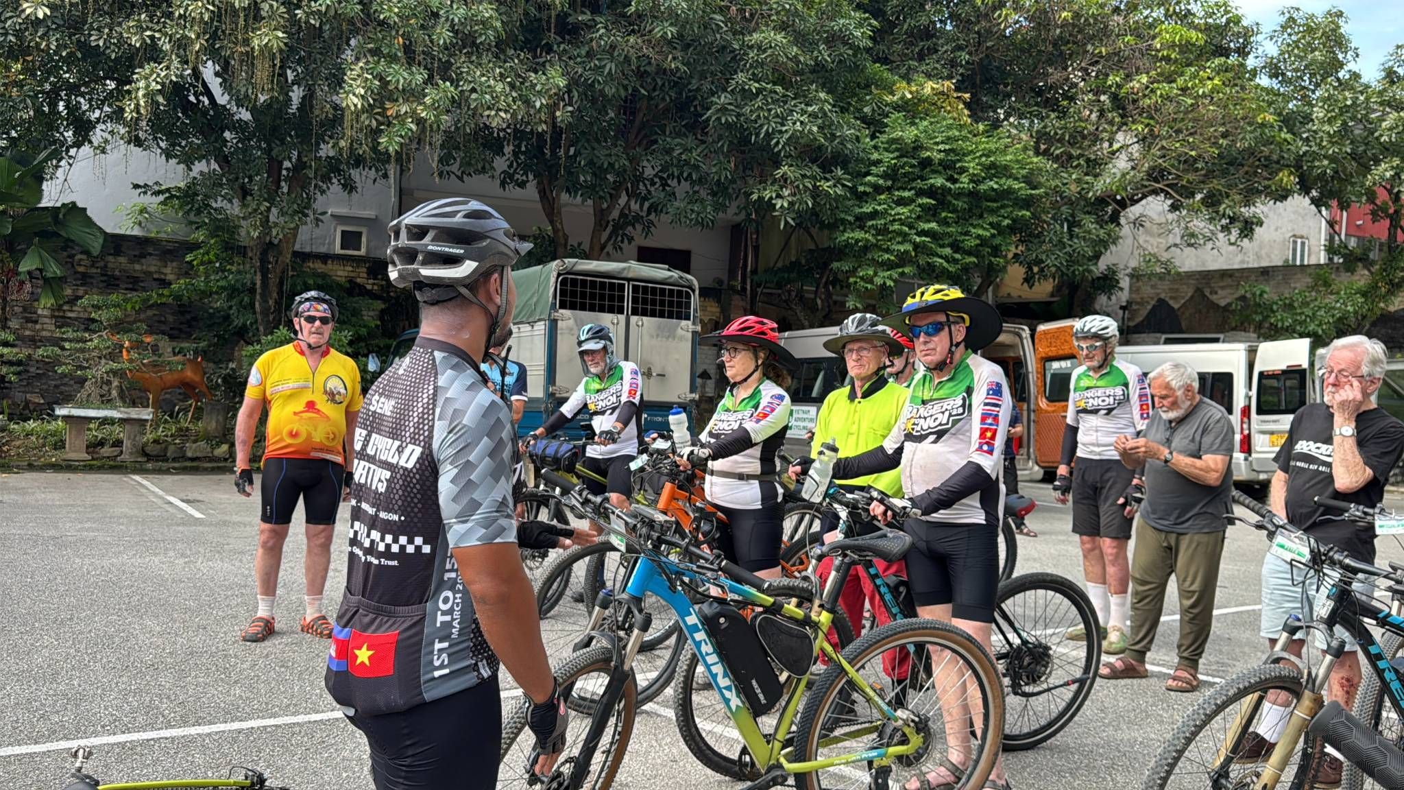 VIETNAM MOUNTAIN CYCLING CLIMB AND CAMARADERIE