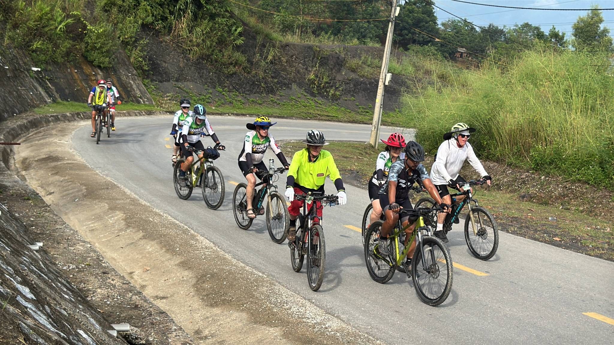 VIETNAM MOUNTAIN CYCLING CLIMB AND CAMARADERIE