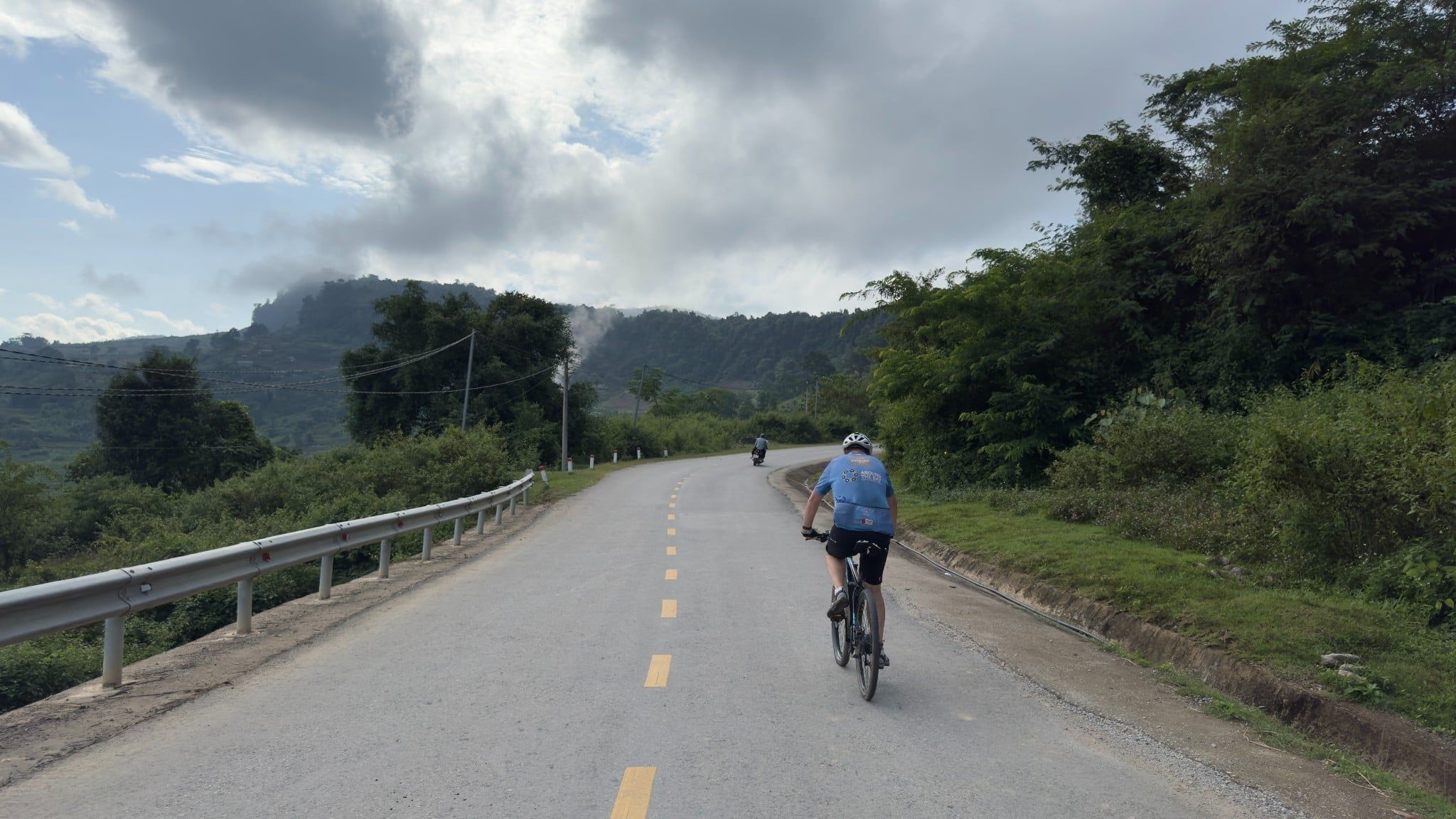 VIETNAM MOUNTAIN CYCLING CLIMB AND CAMARADERIE