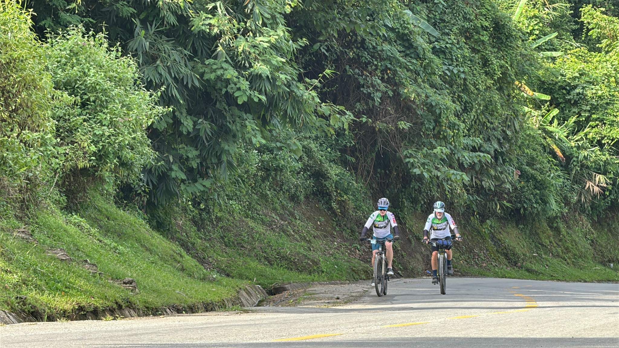 VIETNAM MOUNTAIN CYCLING CLIMB AND CAMARADERIE