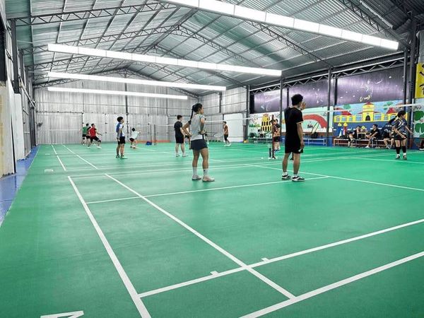 Sân cầu lông Eco Green đạt tiêu chuẩn, đầy đủ tiện nghi