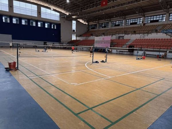 Không gian rộng rãi của sân cầu lông Nhà thi đấu đa năng Quận 7