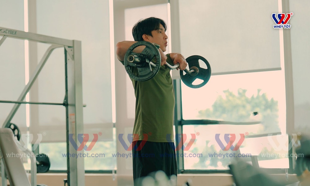 Động tác thực hiện bài tập vai Barbell Upright Row