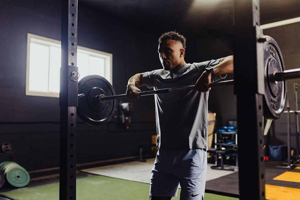 Bài tập phụ trợ upright row giúp tăng sức mạnh