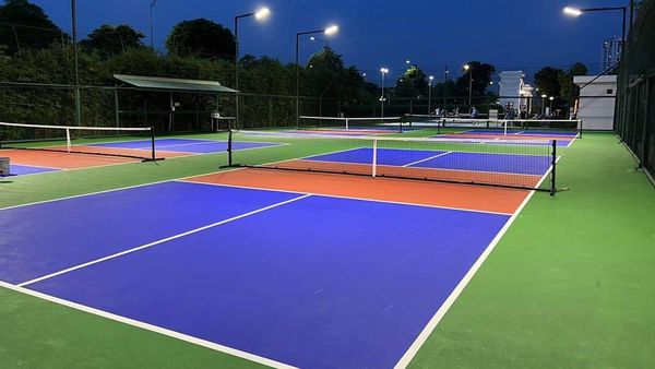 Sân Pickleball được quy định cụ thể về kích thước và phân chia khu vực