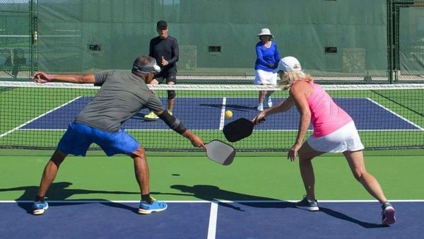 Luật chơi đơn và đôi cũng tương đối giống nhau