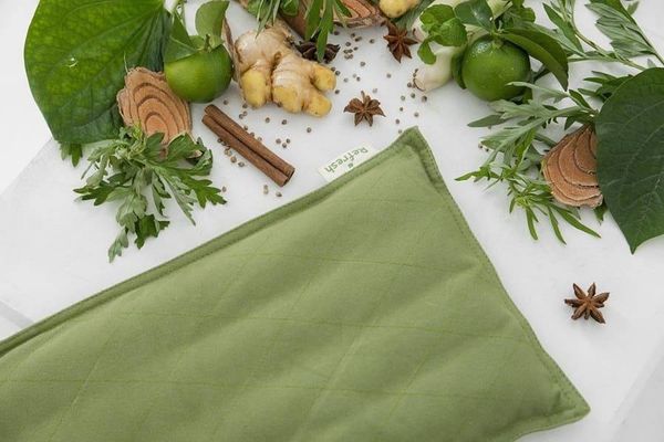 Chườm ngải cứu giúp giảm đau, lưu thông khí huyết