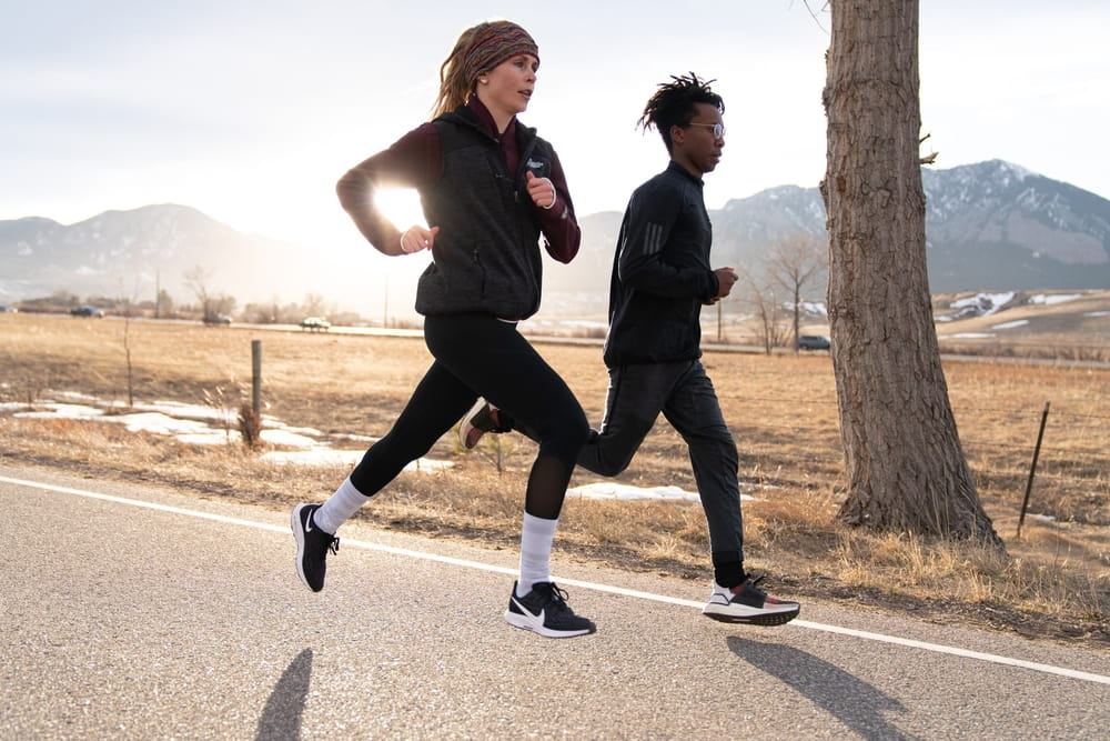 Đủ nước và điện giải giúp bạn thực hiện những hoạt động cần sức bền dễ dàng