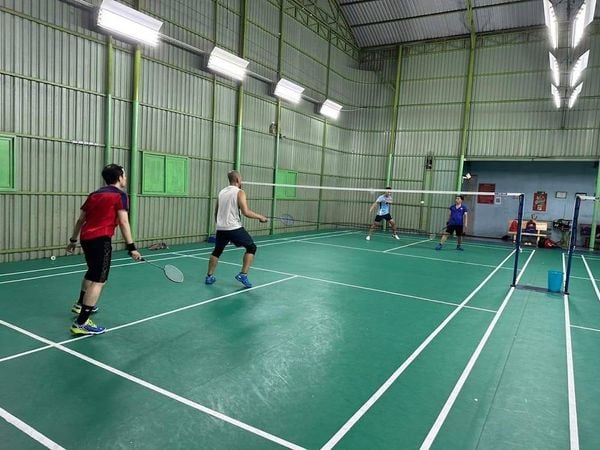 Sân cầu lông Gia Bảo được trang bị cơ sở vật chất hiện đại