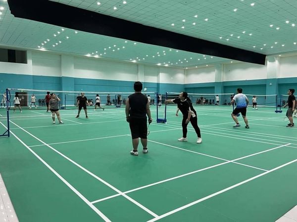 Sân cầu lông C30 - Hòa Bình là một trong các cụm sân quy mô lớn nhất Quận 10