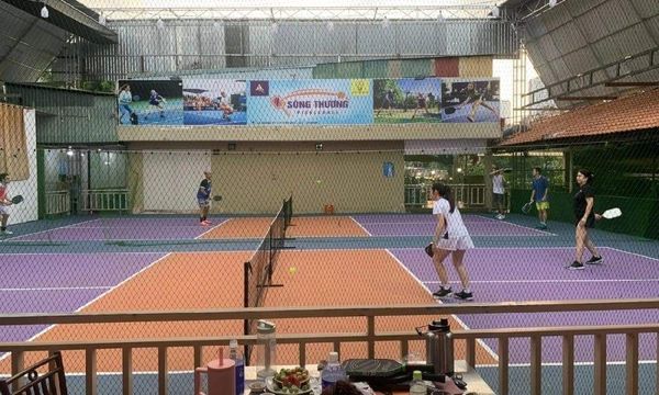 Bên trong sân pickleball Sông Thương