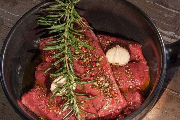 Thịt đỏ có hàm lượng myoglobin cao hơn thịt trắng