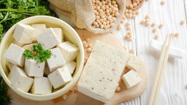 Đậu phụ là thực phẩm giàu canxi thuần chay dễ dùng