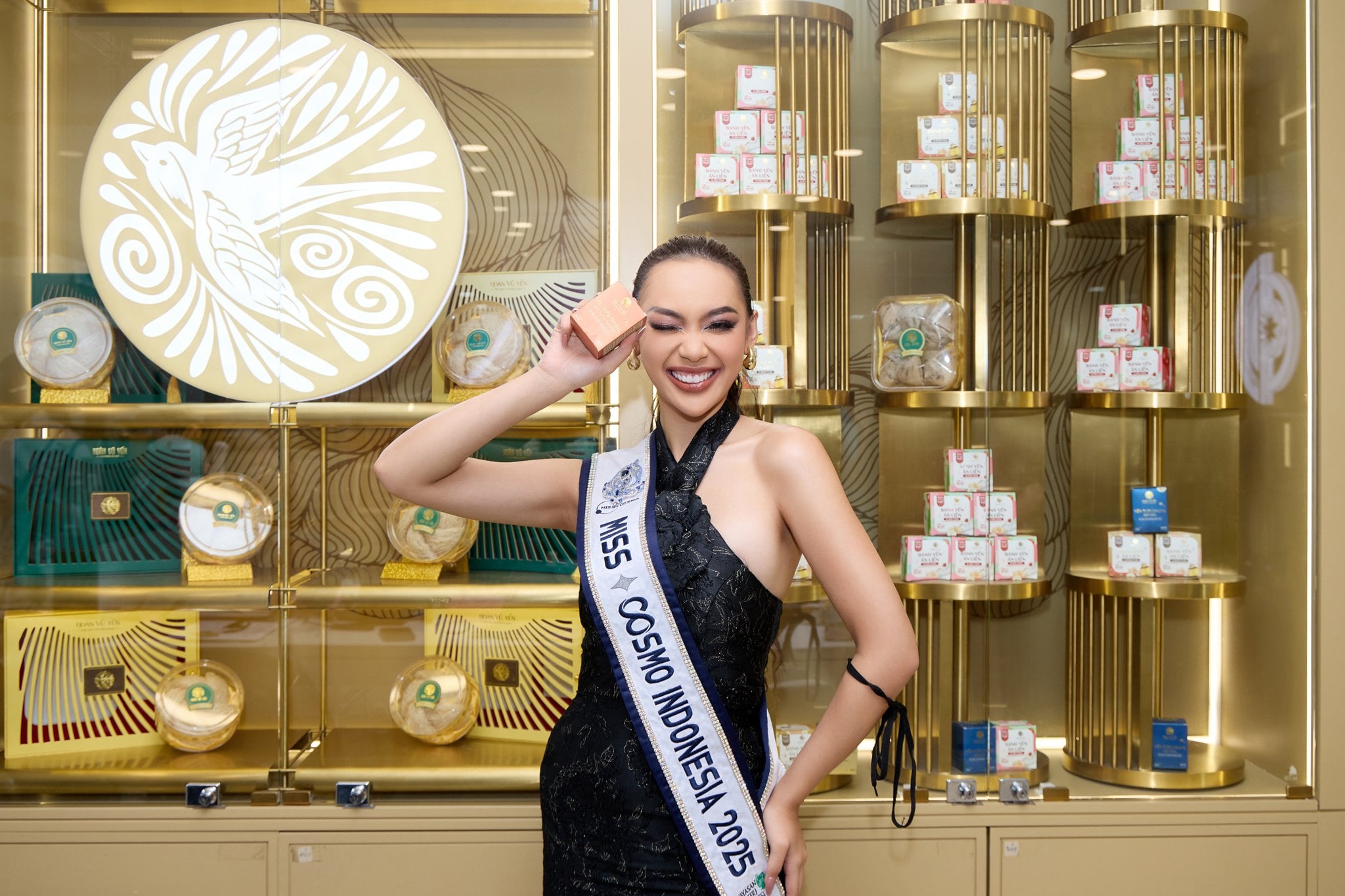 miss-cosmo-tai-hoan-vu-yen