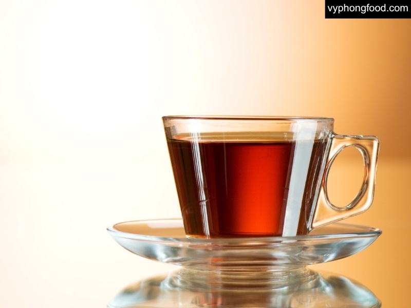 A glass of South African Rooibos tea with ice, lemon and mint on a summer table, showing recipes for iced tea, lemonade, smoothie, latte and kombucha to support better sleep and health.