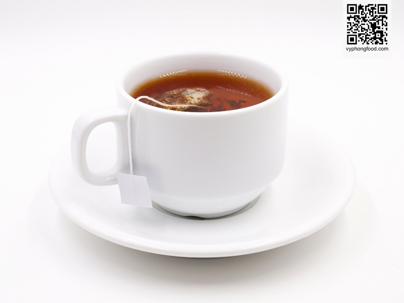 Organic farming of rooibos tea in the Cederberg region, showcasing sustainable cultivation by African Dawn and its official import to Vietnam through vyphongfood.com.