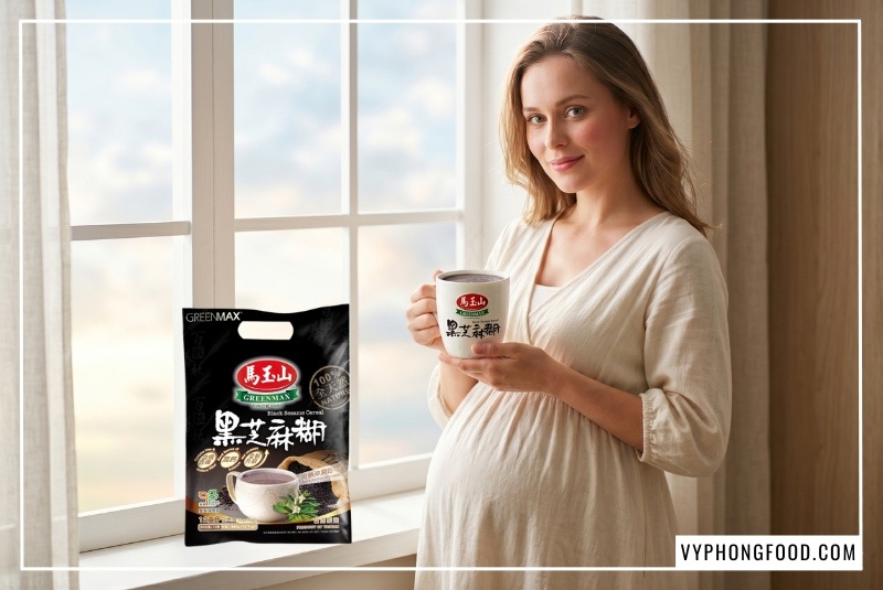 Hình ảnh hướng dẫn cách dùng bột mè đen cho mẹ bầu giúp bổ máu và lợi sữa với sản phẩm bột ngũ cốc mè đen Greenmax nhập khẩu chính ngạch từ Đài Loan.