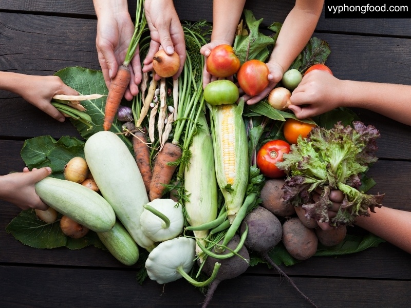 Ly bột ngũ cốc dinh dưỡng cho người ăn chay pha ấm với hạt và trái cây, giải pháp an toàn đủ chất mỗi ngày.