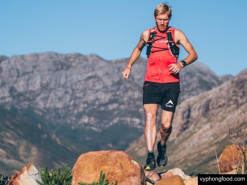 This image shows South African rooibos tea, a premium herbal tea rich in antioxidants. Rooibos tea supports endurance, reduces fatigue, aids recovery for athletes, and is one of the most popular herbal teas for better sleep and overall health.