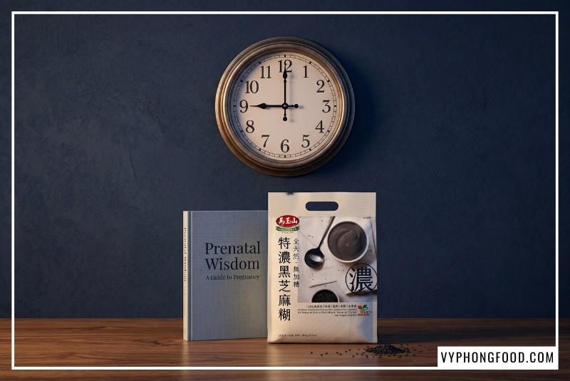 Mẹ bầu thưởng thức ly bột ngũ cốc dinh dưỡng từ mè đen Greenmax ấm nóng trước khi ngủ để phát huy công dụng của bột mè đen giúp an thần, ngủ ngon và giúp bổ máu trong thai kỳ.