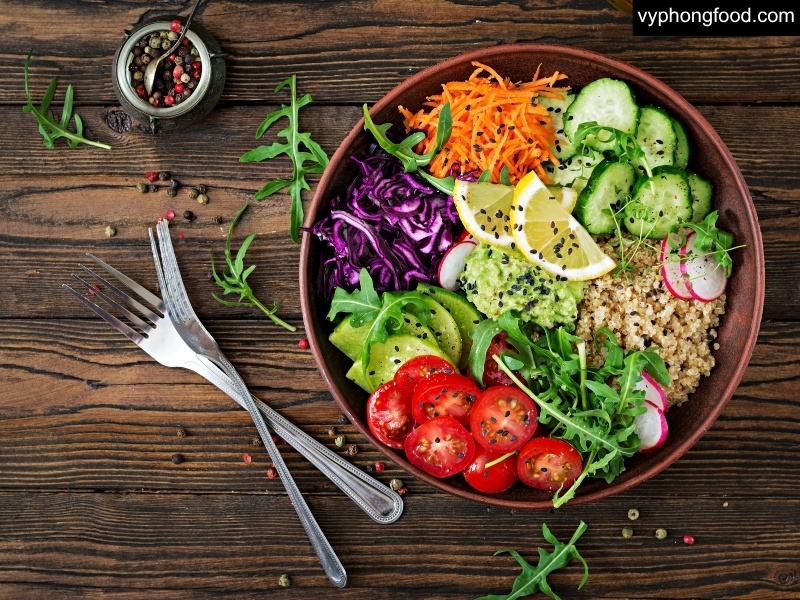 Ảnh minh họa bữa ăn thuần chay cân bằng với bột ngũ cốc dinh dưỡng cho người thuần chay; nhấn mạnh chất lượng khẩu phần và lối sống lành mạnh.