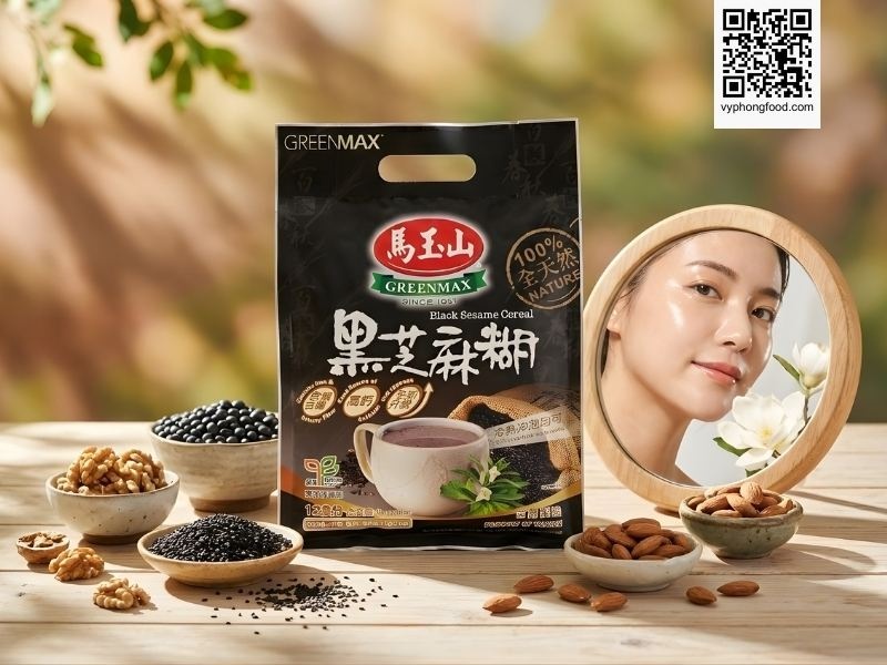 Bột ngũ cốc dinh dưỡng từ mè đen và các loại hạt Greenmax Đài Loan chính hãng trên nền thiên nhiên, hỗ trợ làm đẹp da và tóc.
